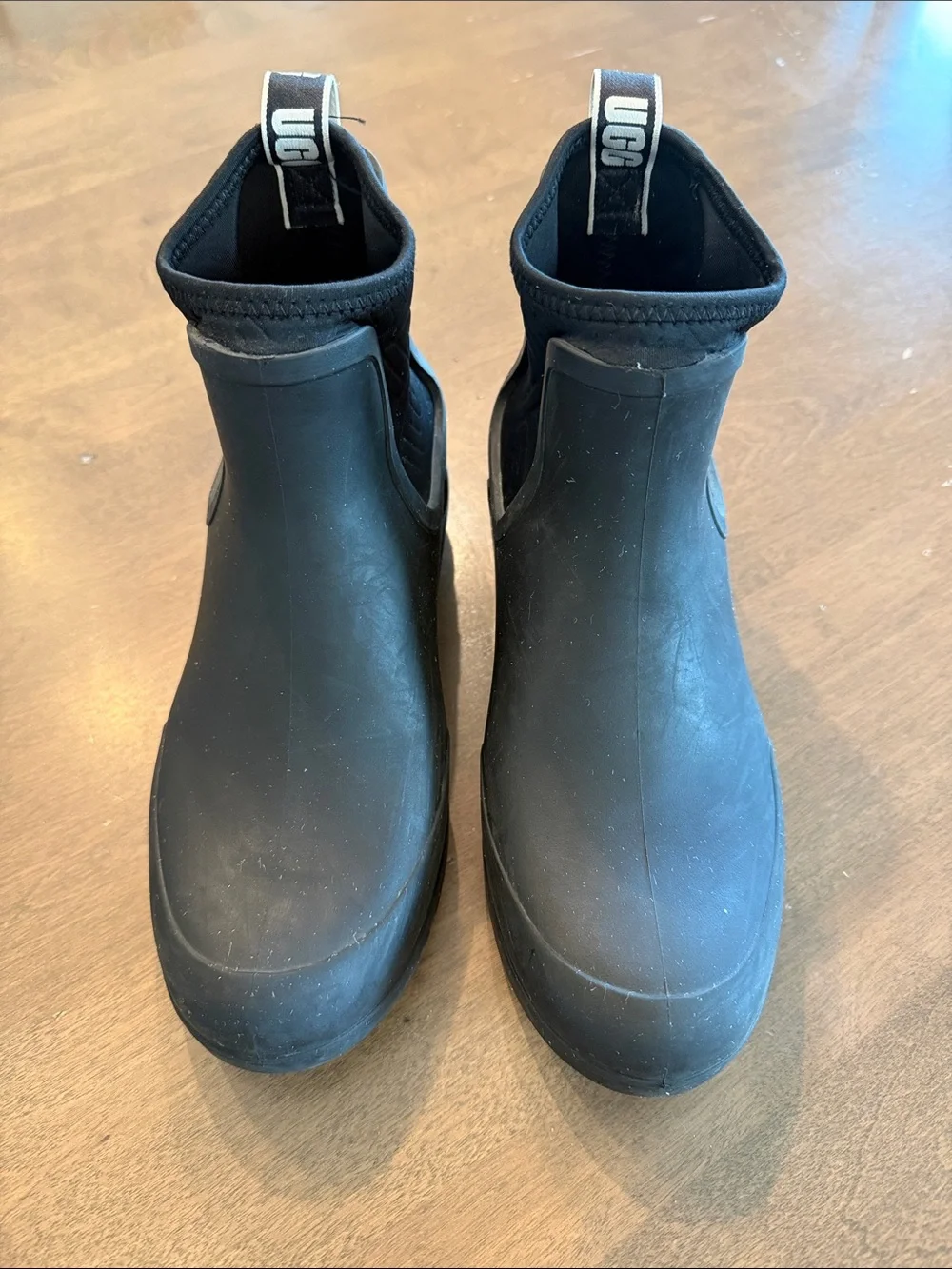 UGG Chevonne Matte Black 2 Chelsea Rain Booties Womens size 9 pumpkin patch fall